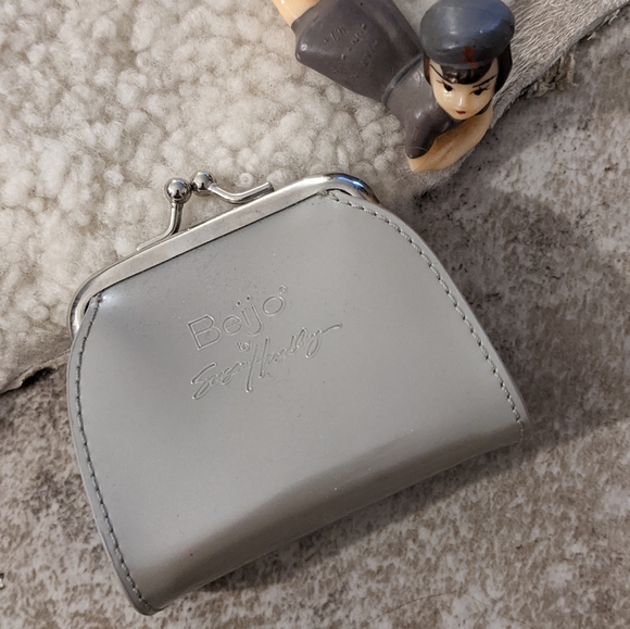 💎 Patent Leather Beijo Coin Purse - Picture 1 of 3